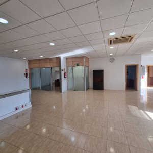 Nave Ind. Pareada en Alquiler en Abrera