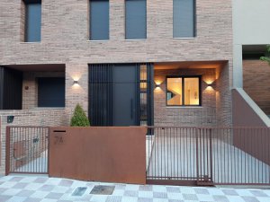Casa Chalet Unifamiliar Pareada en Venda a Esparreguera