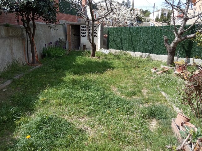 Casa Chalet Unifamiliar Pareada en Venta en Esparreguera