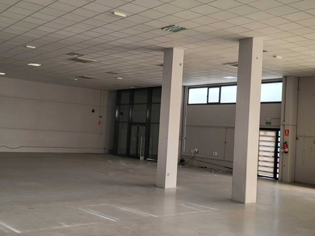 Nave Almacen en Alquiler en Odena